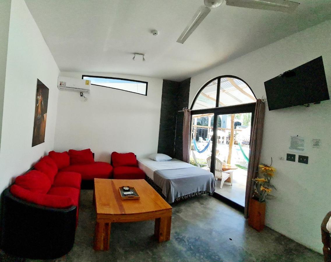 Show Pony Beach Resort And Suites Las Lajas  Eksteriør bilde