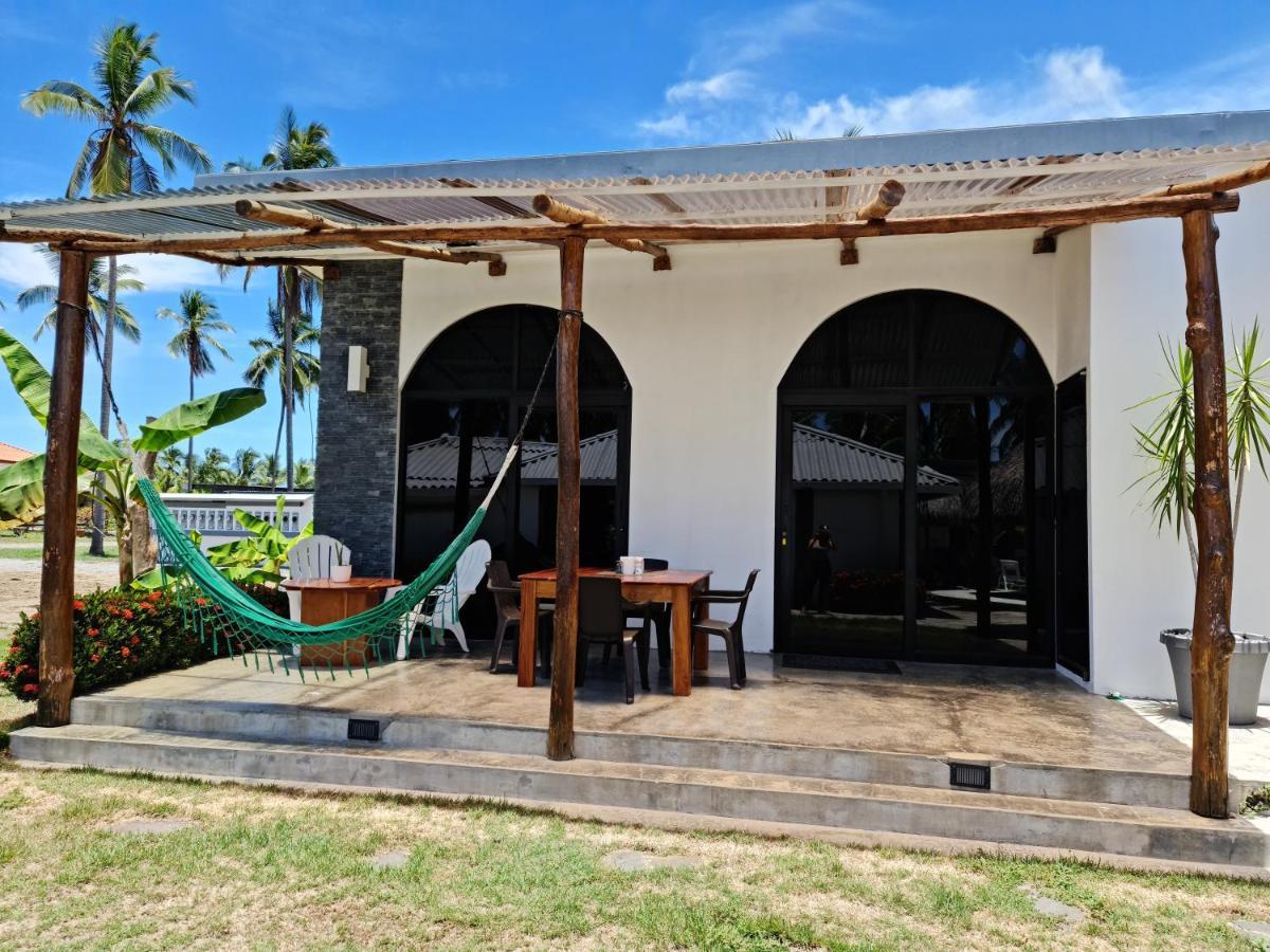 Show Pony Beach Resort And Suites Las Lajas  Eksteriør bilde