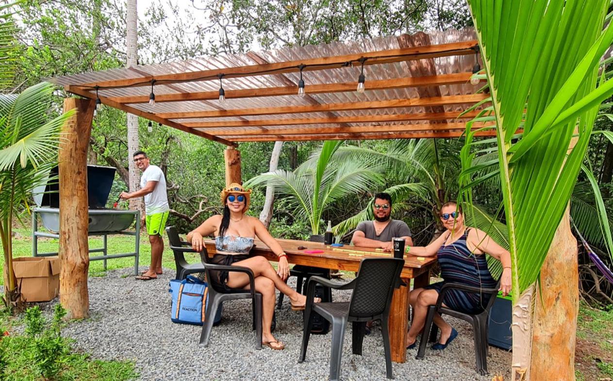 Show Pony Beach Resort And Suites Las Lajas  Eksteriør bilde
