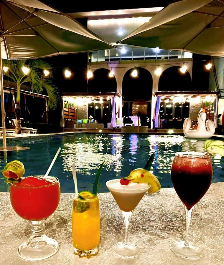 Show Pony Beach Resort And Suites Las Lajas  Eksteriør bilde