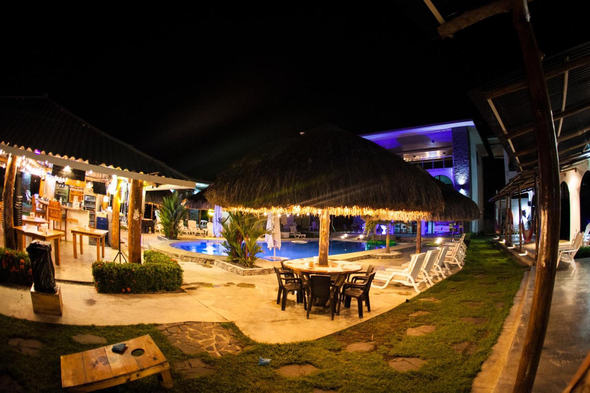 Show Pony Beach Resort And Suites Las Lajas  Eksteriør bilde