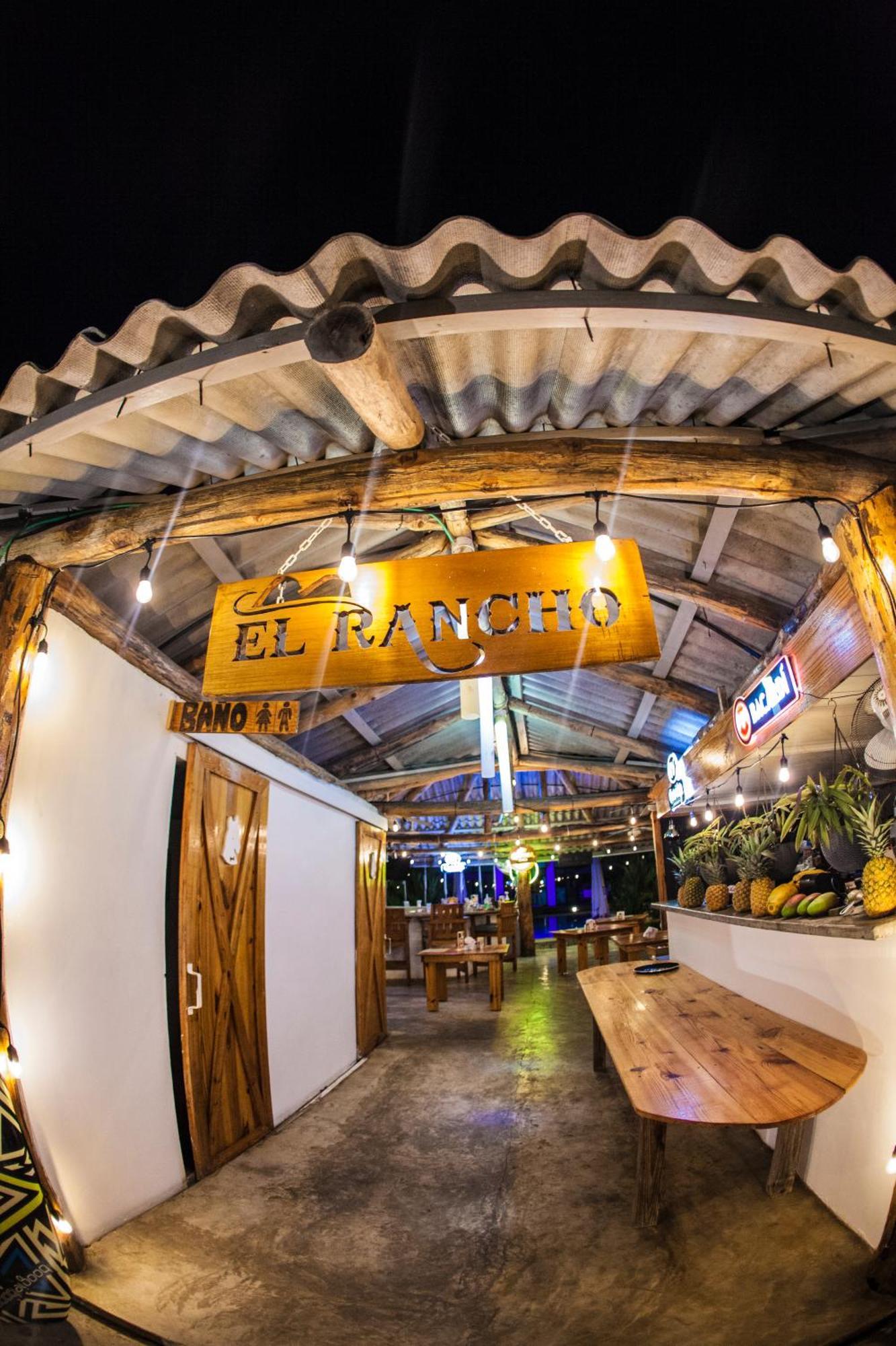 Show Pony Beach Resort And Suites Las Lajas  Eksteriør bilde