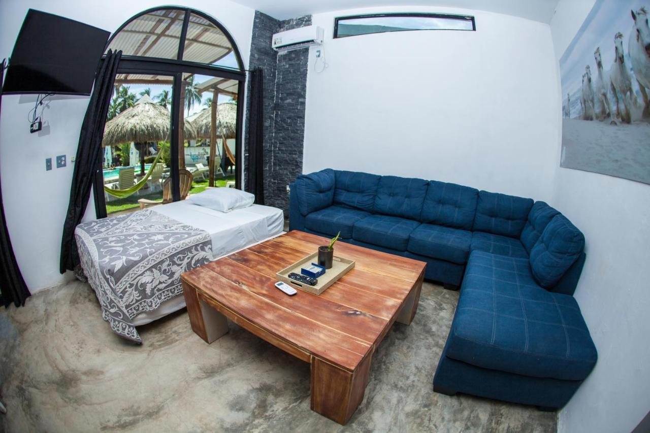 Show Pony Beach Resort And Suites Las Lajas  Eksteriør bilde